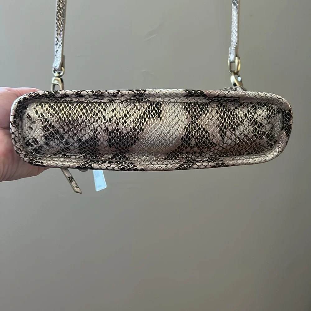 HOBO Metallic Snake Print crossbody/shoulder/wristlet NWT plus Dust bag!! - Picture 4 of 16